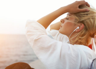 Os melhores momentos não pedem champanhe. Pedem música