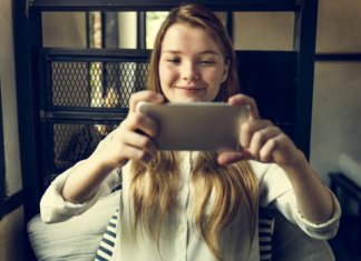 “A incrível geração de fotos sorridentes e travesseiros encharcados”