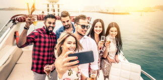 Pessoas que se vendem não valem um centavo Pessoas que se vendem não valem um centavo