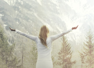 “O que negas te submete. O que aceitas te transforma”