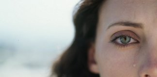 É fácil julgar os outros, difícil é julgar a si mesmo….