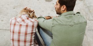 Não culpe os outros pelo comportamento leviano do seu parceiro. Não culpe os outros pelo comportamento leviano do seu parceiro.