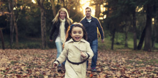 Pais: seus filhos precisam mais do seu amor do que do seu dinheiro.