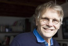 Arrebatador: Romancista francês fala sobre como passou de um aluno medíocre na escola a um grande escritor depois da abordagem correta de um professor. Arrebatador: Romancista francês fala sobre como passou de um aluno medíocre na escola a um grande escritor depois da abordagem correta de um professor.