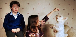 Mãe cria grande polêmica ao dizer que ama mais seu cão do que seu filho