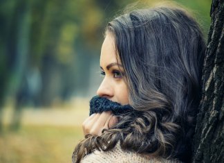 Moço, ela está encantada contigo, mas sente medo de se machucar.