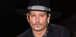 “Eu desci tão fundo como nunca imaginei”, relatou Johnny Depp sobre depressão. “Eu desci tão fundo como nunca imaginei”, relatou Johnny Depp sobre depressão.
