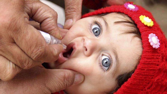 Ministério da Saúde alerta para risco de volta da poliomielite.