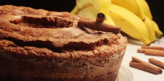 O melhor e mais fácil bolo de banana com chocolate da sua vida!