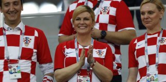 Presidente da Croácia chama atenção ao ir ao jogo com torcedores e pagar as próprias despesas