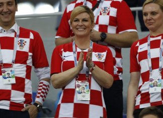 Presidente da Croácia chama atenção ao ir ao jogo com torcedores e pagar as próprias despesas