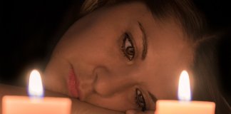 Mesmo doendo, chega uma hora em que é preciso passar um trinco na porta Mesmo doendo, chega uma hora em que é preciso passar um trinco na porta