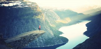 “O silêncio está tão repleto de sabedoria e de espírito em potência como o mármore não talhado é rico em escultura.”