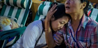 As famílias dos meninos resgatados na Tailândia serão impedidas de abraçarem os filhos