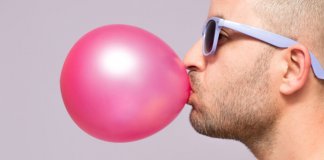 Ficar irritado com o som de pessoas mastigando tem explicação científica Ficar irritado com o som de pessoas mastigando tem explicação científica