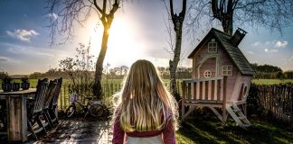 Sobre uma placa em seu jardim e o que você permite em sua vida