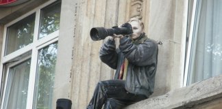 Assim caminha a humanidade: com muita exposição e pouca privacidade.