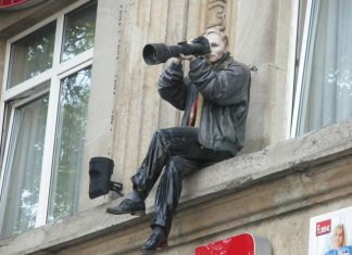 Assim caminha a humanidade: com muita exposição e pouca privacidade.