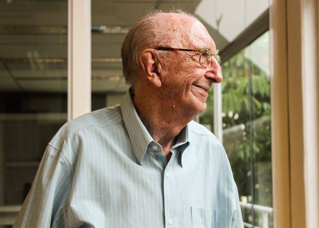 contioutra.com - Aos 96 anos, homem trabalha há mais de 80 na mesma empresa; conheça essa história