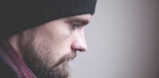 Às vezes, a pessoa não é insensível, apenas sofreu demais e está amortecida Às vezes, a pessoa não é insensível, apenas sofreu demais e está amortecida