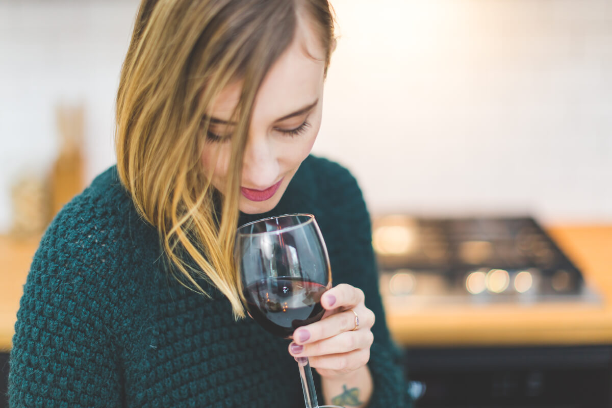 asomadetodosafetos.com - Novo estudo descobriu que beber vinho antes de dormir emagrece
