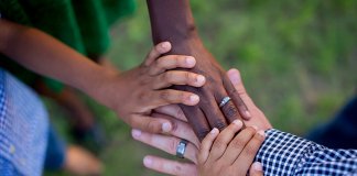Não se esqueça de quem estendeu a mão quando os outros só ofereceram desculpas Não se esqueça de quem estendeu a mão quando os outros só ofereceram desculpas