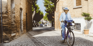 Um professor deixa uma tarefa aos seus alunos e, em razão disso, se torna internacionalmente conhecido Um professor deixa uma tarefa aos seus alunos e, em razão disso, se torna internacionalmente conhecido