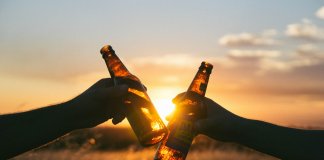 10 benefícios para a saúde surpreendentes da cerveja que você provavelmente não sabia