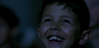 Aqueles que choram vendo filmes são psicologicamente mais fortes