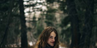 Em vez de pagar na mesma moeda, melhor pagar com desprezo e um sorriso no rosto.