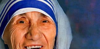 “A falta de amor é a maior de todas as pobrezas.”