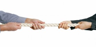 Enquanto você der corda, vão puxar a corda Enquanto você der corda, vão puxar a corda