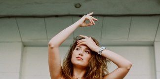 Porque me pertencer não é só uma questão de encontrar o meu lugar no universo Porque me pertencer não é só uma questão de encontrar o meu lugar no universo