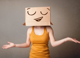 Quando a pessoa é falsa… Sorrindo ela fica mais feia! Pode reparar!