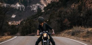 Deus tira o que te fere para te dar o que te cura.