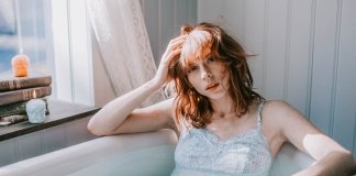 Nesses dias loucos, a saudade é minha companheira