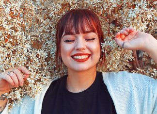 Apaixone-se por minhas raízes, minhas flores são temporárias.