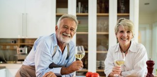 Um sorriso sempre será um sorriso, mesmo que emoldurado por vincos.