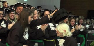 Nunca é tarde: aos 87, TCC escrito à mão, Dona Luísa se forma em Nutrição Nunca é tarde: aos 87, TCC escrito à mão, Dona Luísa se forma em Nutrição