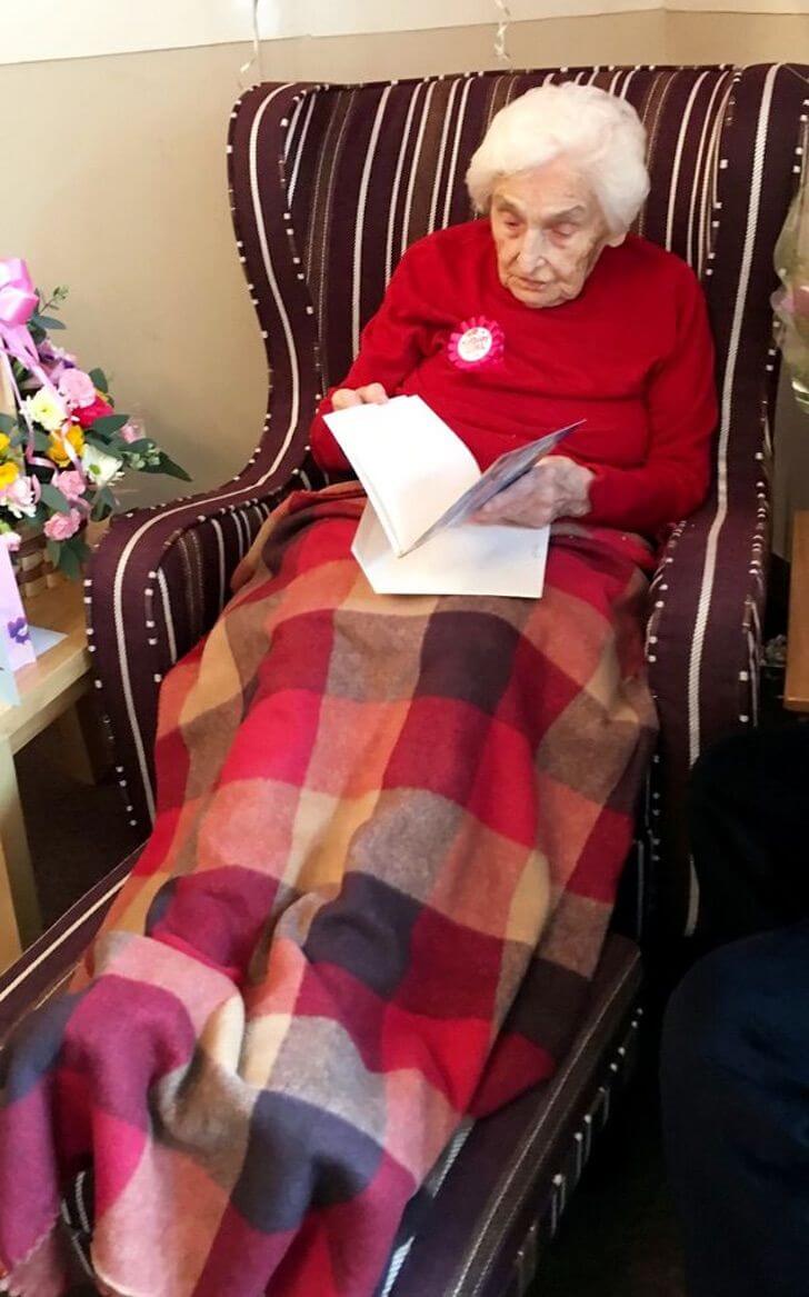 asomadetodosafetos.com - Mulher completou 105 anos e revelou que "evitar homens" tem sido a chave para sua longevidade