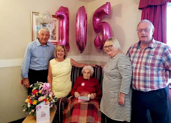 contioutra.com - Mulher completou 105 anos e revelou que "evitar homens" tem sido a chave para sua longevidade