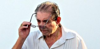 A era dos charlatões: não bata palmas para maluco dançar! A era dos charlatões: não bata palmas para maluco dançar!