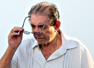 A era dos charlatões: não bata palmas para maluco dançar!