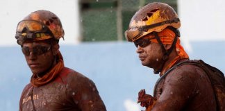 Para nós, bombeiros, toda vida merece nosso sacrifício Para nós, bombeiros, toda vida merece nosso sacrifício