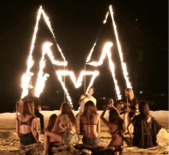 contioutra.com - 15 fotografias que mostram que Adam Levine ainda &eacute; um dos homens mais bonitos do mundo