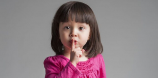 Jogo do silêncio Montessori para crianças