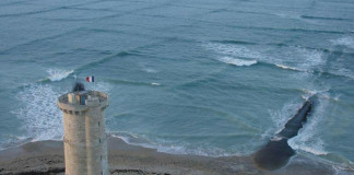 Se você vir ondas quadradas na superfície do mar, fique longe e avise os outros imediatamente.