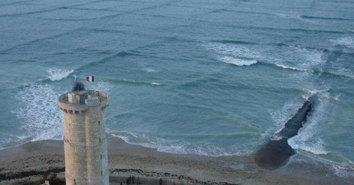 Se você vir ondas quadradas na superfície do mar, fique longe e avise os outros imediatamente.