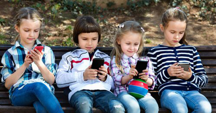 8 razões para proibir smartphones para crianças menores de 12 anos