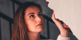 Para recebermos luz, às vezes, seremos rachados Para recebermos luz, às vezes, seremos rachados